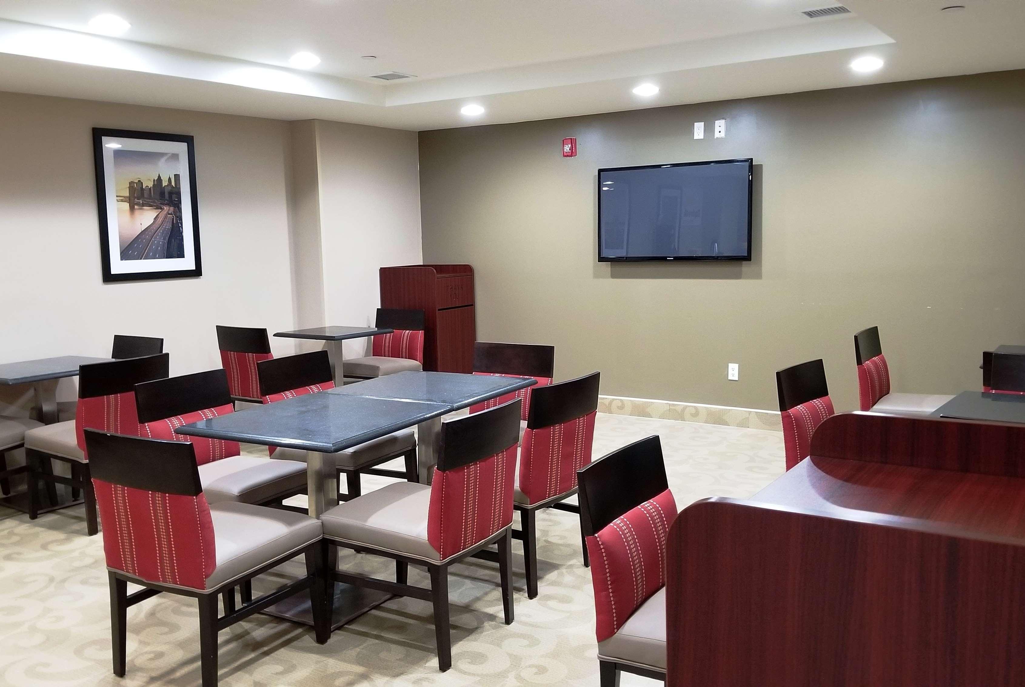 Days Inn By Wyndham Brooklyn Marine Park New York Exterior foto