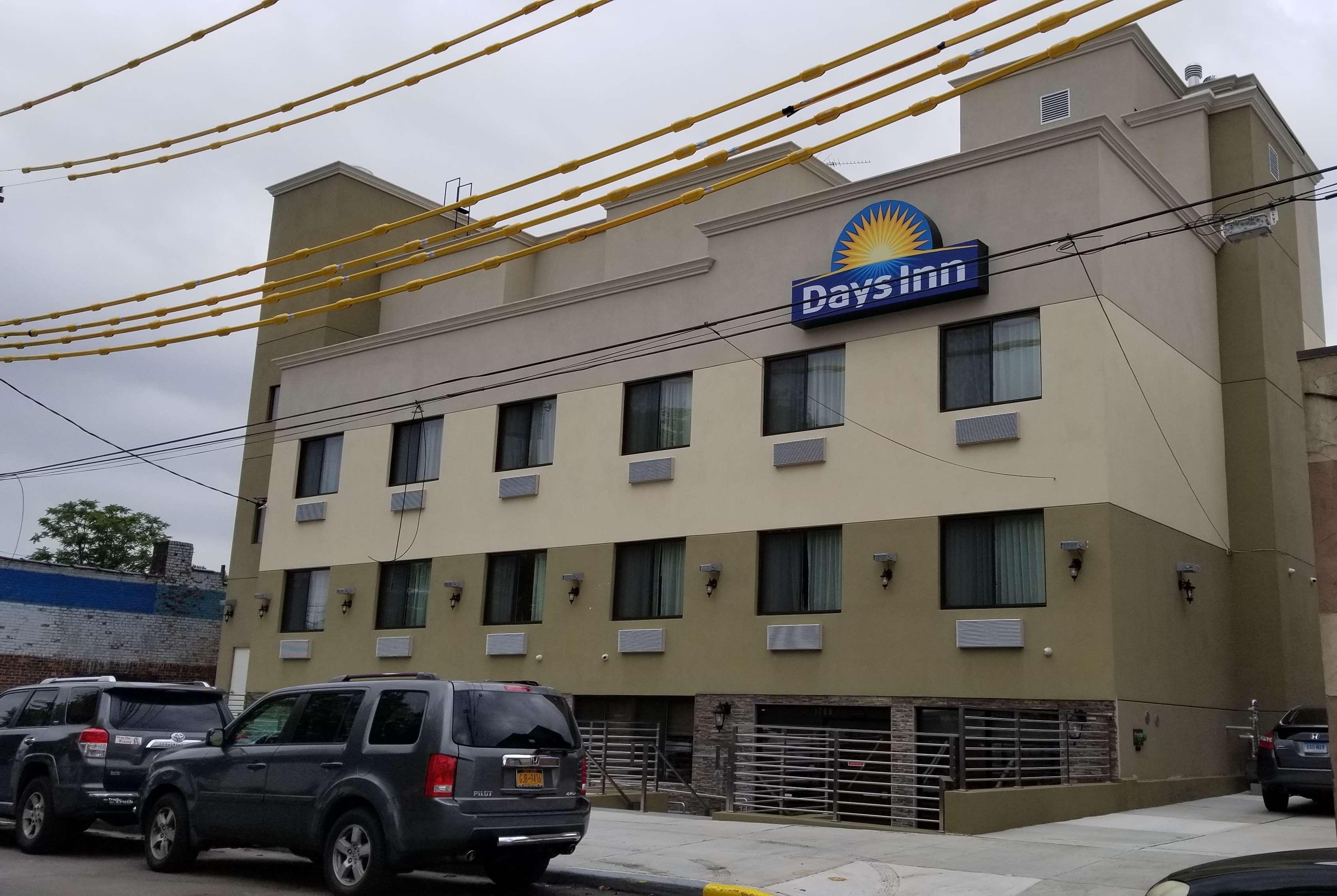 Days Inn By Wyndham Brooklyn Marine Park New York Exterior foto